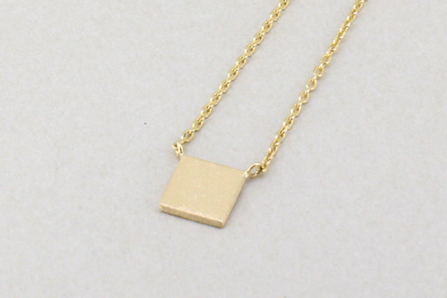 K10イエローゴールド正方形モチーフのネックレス