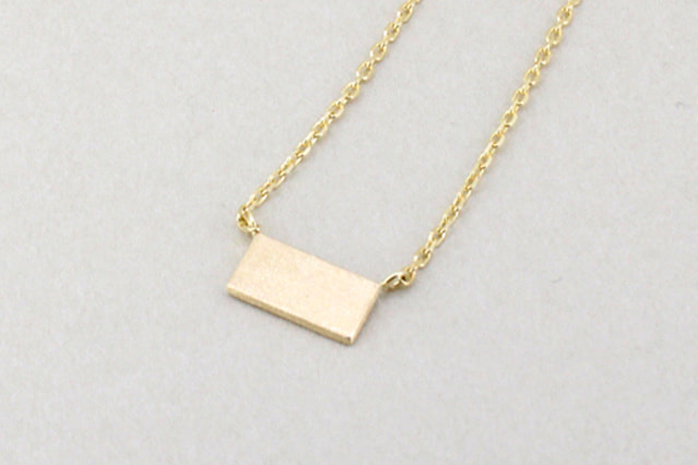 K10イエローゴールド長方形モチーフのネックレス