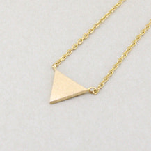 K10三角形のネックレス