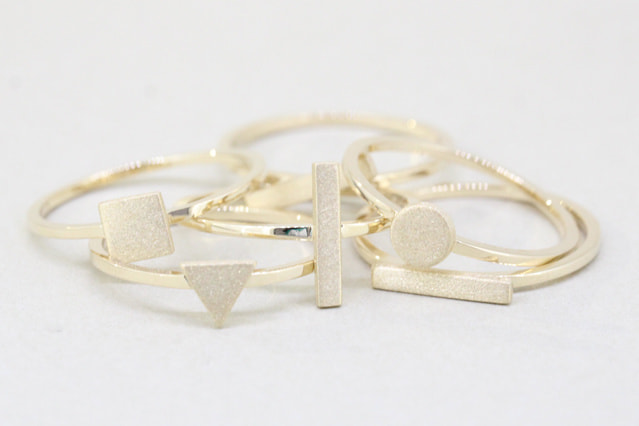 K10イエローゴールド図形モチーフのリング